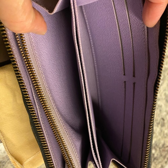 Authentic Louis Vuitton Monogram-Multicolor Zippy Wallet. - Picture 9 of 16